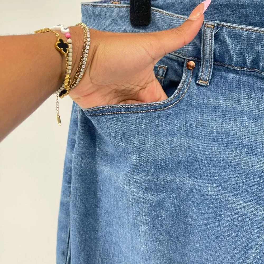 Lane Bryant Signature Fit Flex Magic Waistband Wide Leg Jeans Women’s Size 24